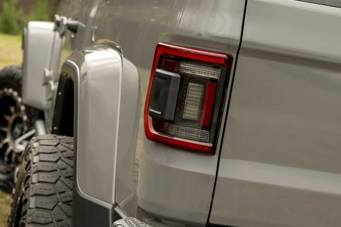 ジープ　グラディエーター　Jeep Gladiator JT 　スモークテール 2020+ Jeep Gladiator JT XB Low Profile LED Taillights – The
