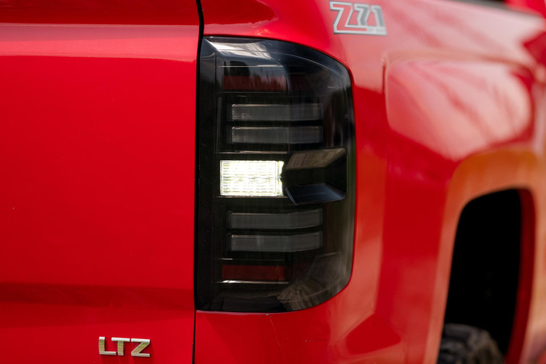 Luces traseras LED Morimoto XB para Chevrolet Silverado 14-19