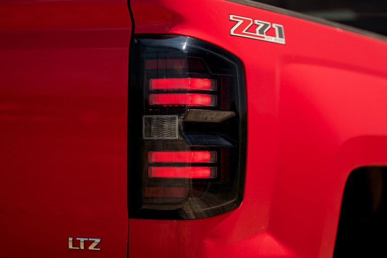 Luces traseras LED Morimoto XB para Chevrolet Silverado 14-19