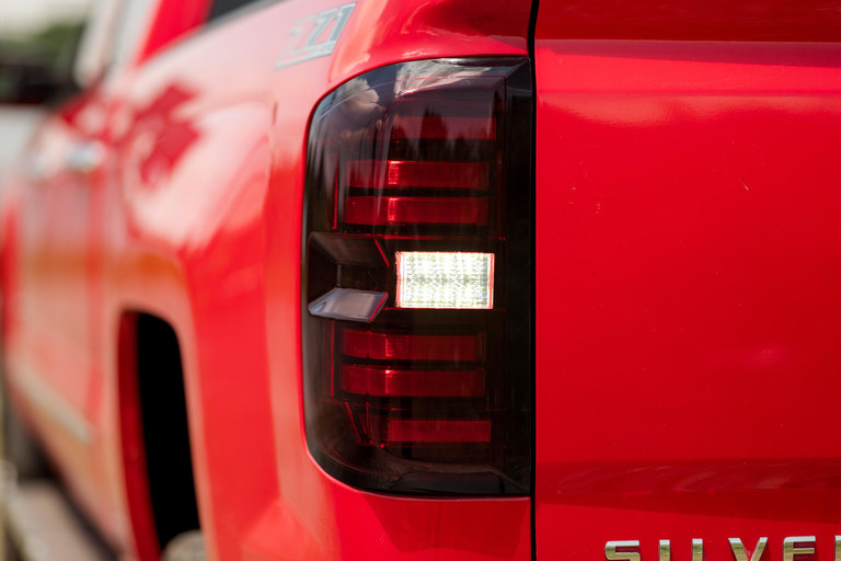 Luces traseras LED Morimoto XB para Chevrolet Silverado 14-19