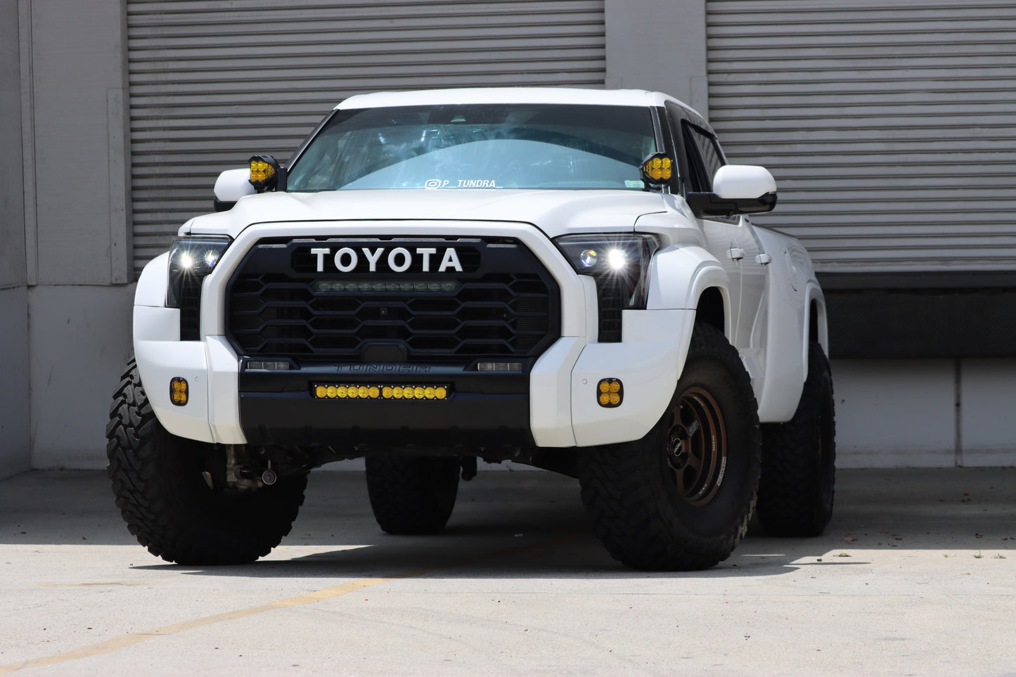 Faros LED Alpharex Luxx: Toyota Tundra/Sequoia (22+)