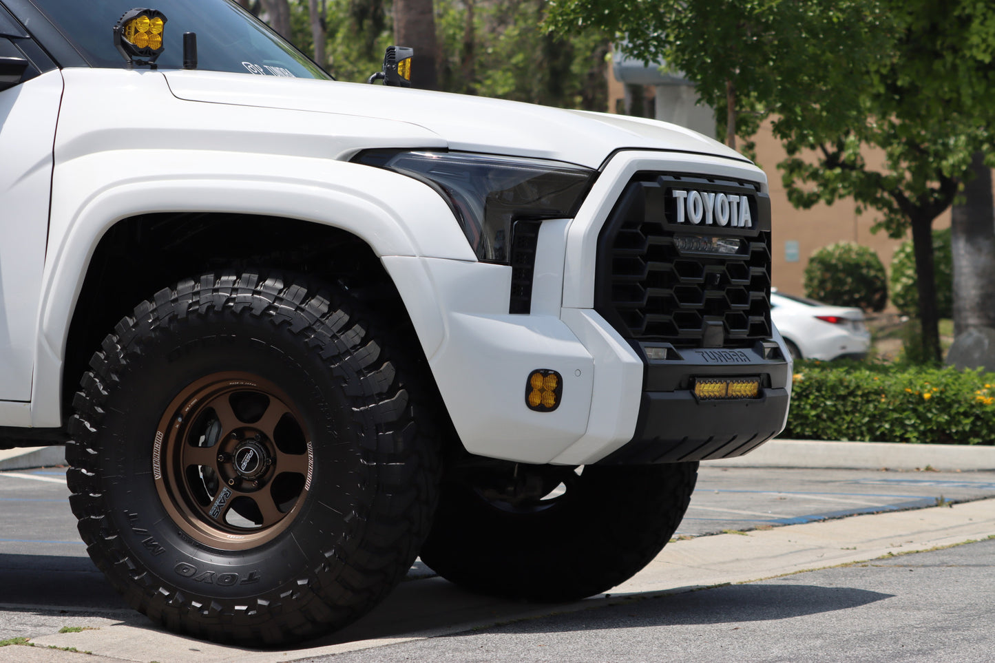 Faros LED Alpharex Luxx: Toyota Tundra/Sequoia (22+)