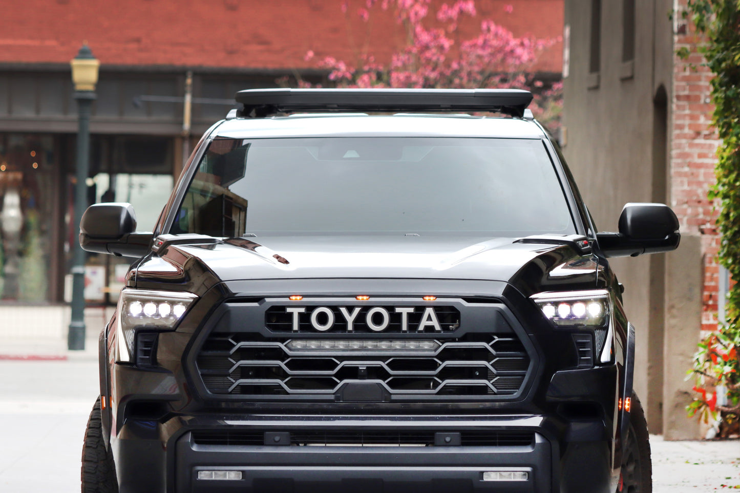 Faros LED Alpharex Nova: Toyota Tundra/Sequoia (22+)