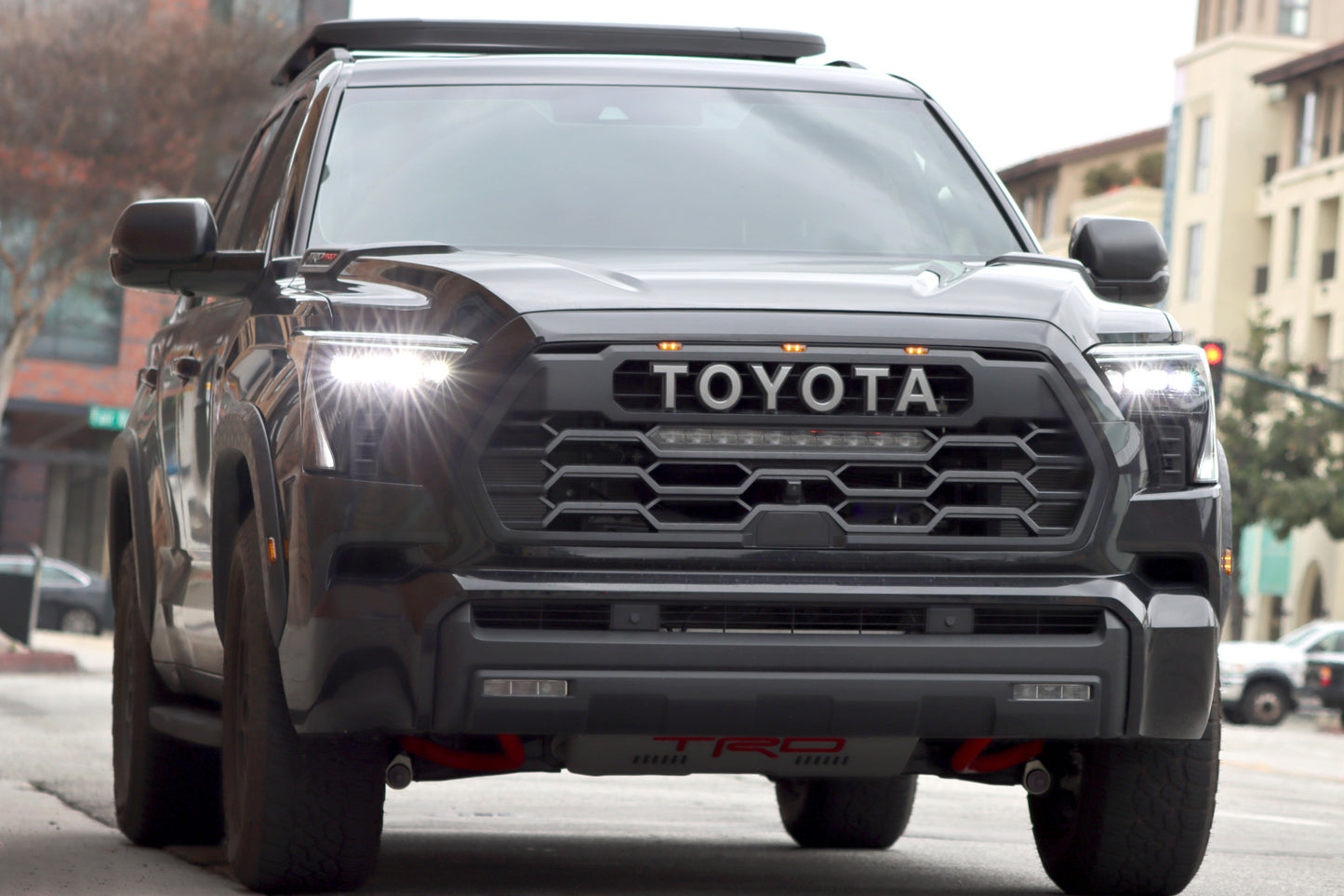 Faros LED Alpharex Nova: Toyota Tundra/Sequoia (22+)