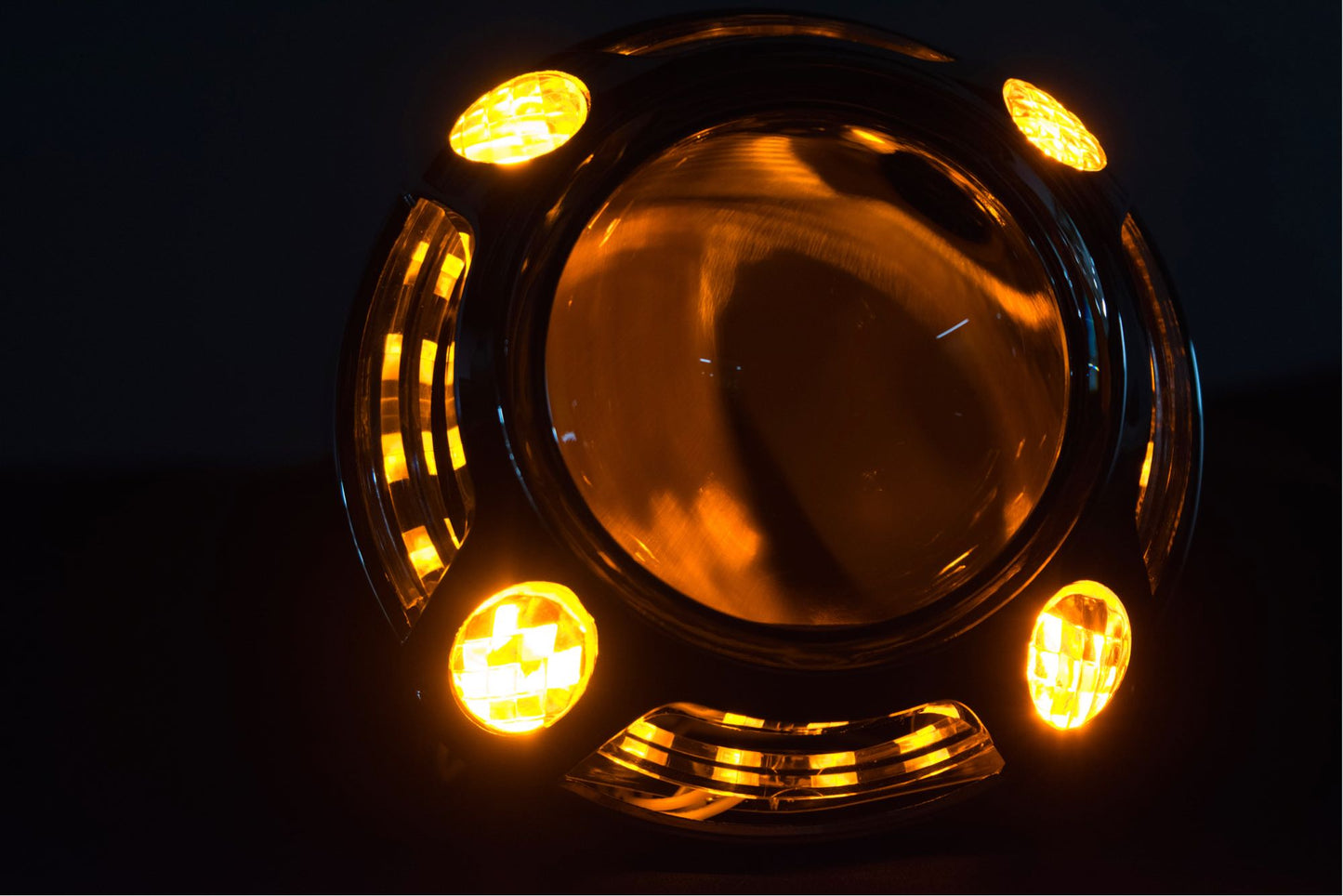 Panamera 1.0 (Weiß/Bernsteinfarbene LED-Umschaltung)