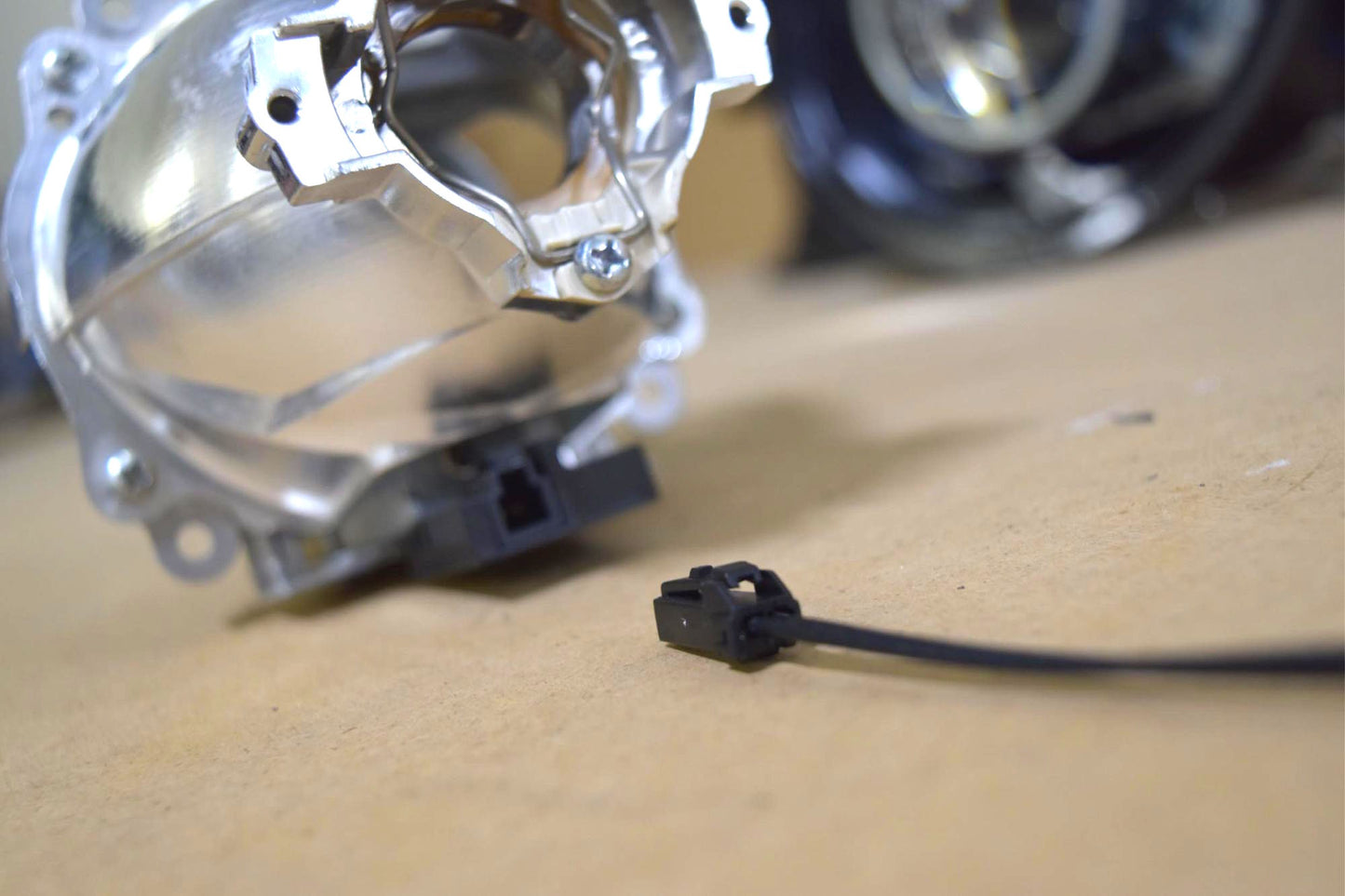 Pigtail: Entradas de solenoide Koito Bi-xenón