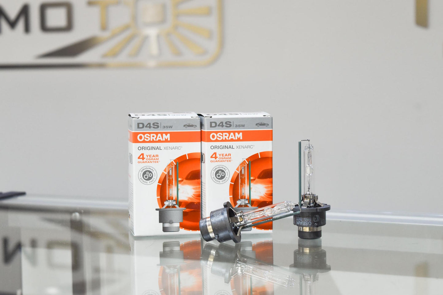D4S: Osram 66440 (4200K)