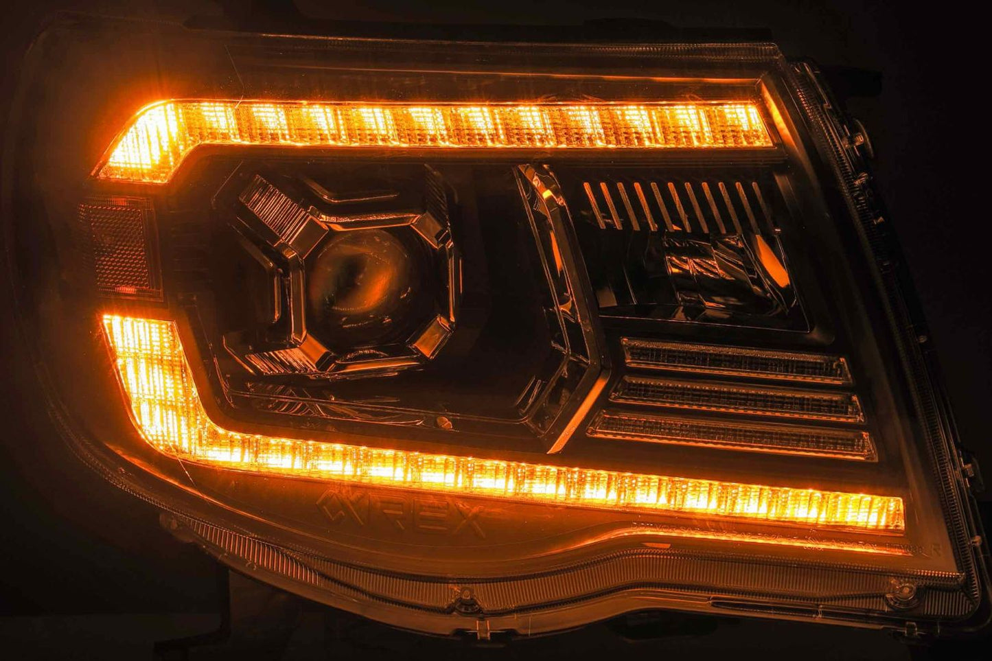 Faros delanteros LED ARex Luxx: Toyota Tacoma (05-11) - Cromados (versión de proyector/conjunto)
