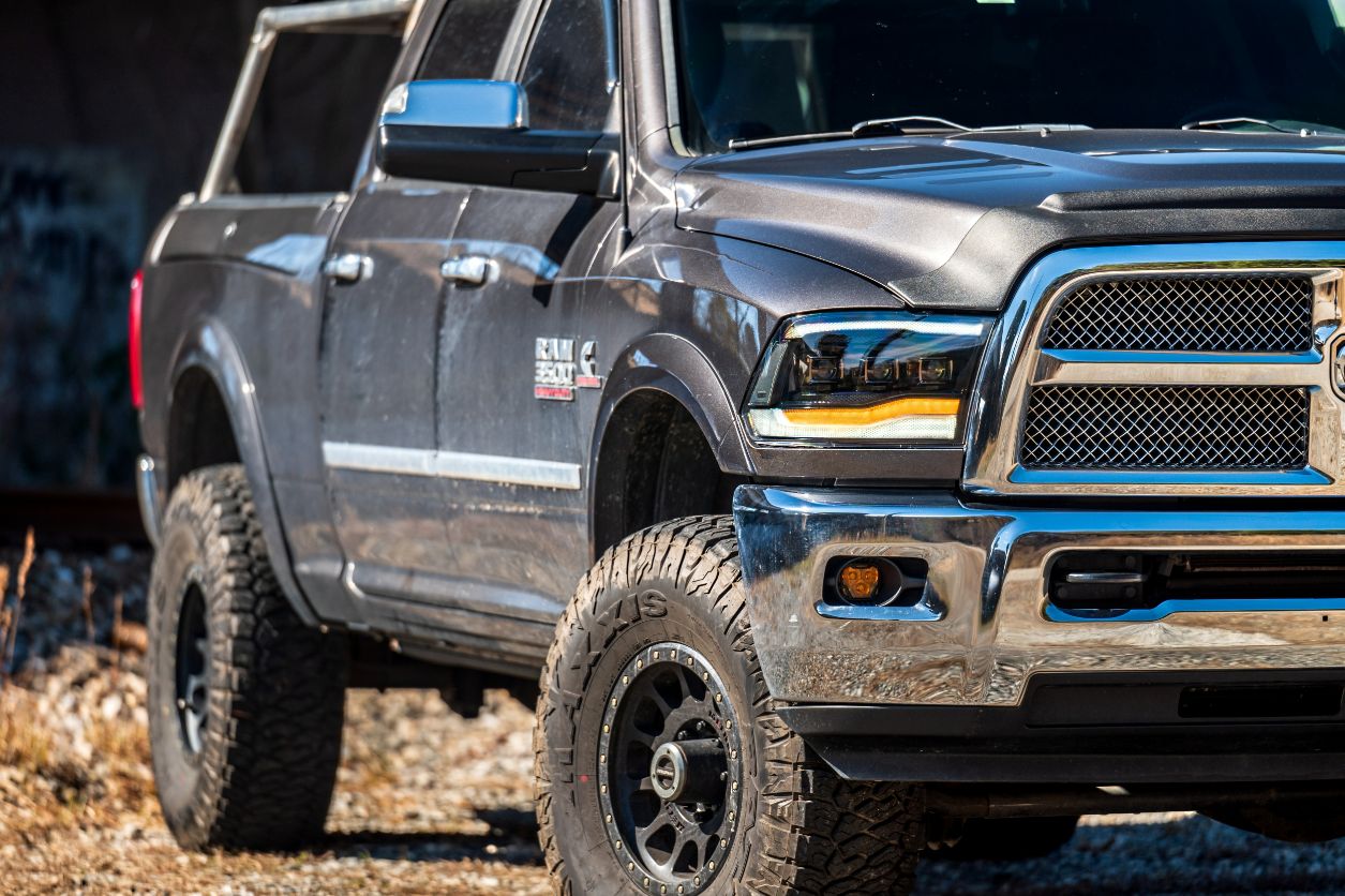Faros delanteros LED de carburo: Dodge Ram Classic (2019-2024)