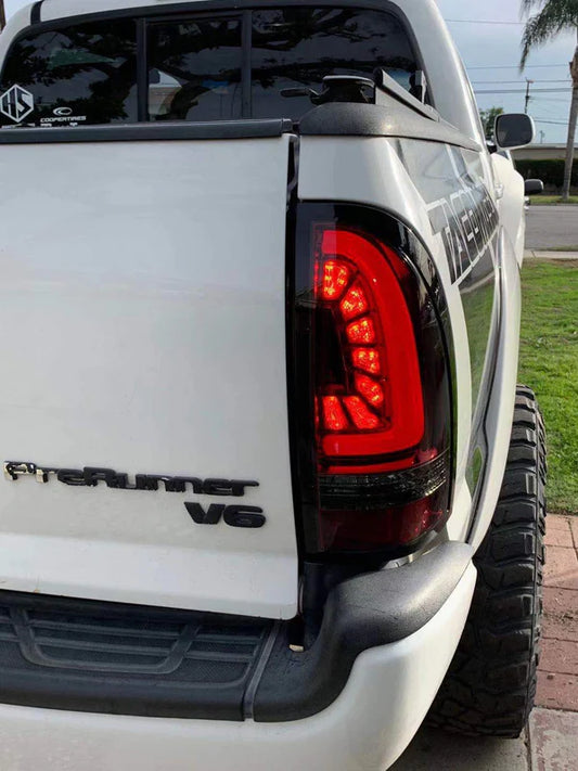 Luces traseras LED ARex Pro: Toyota Tacoma (16-23) (humo rojo)