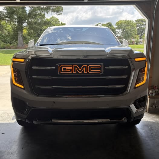 2025+ GMC Yukon LED Illuminated Front Emblem