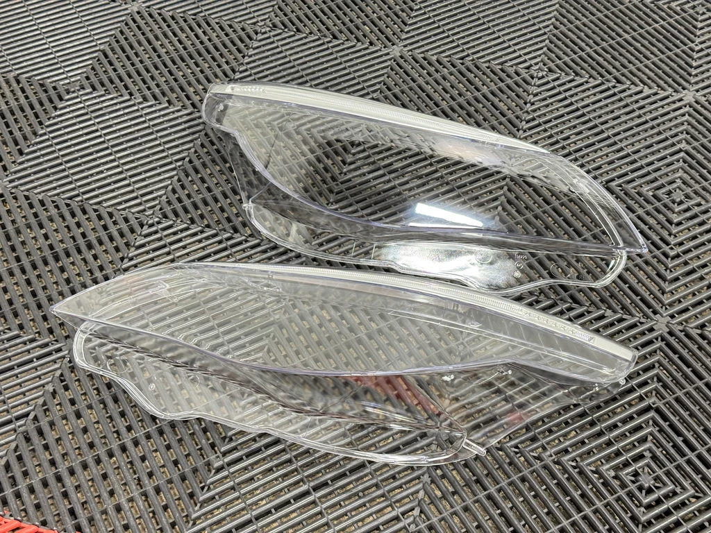 2008-2010 BMW E60 5-Series Facelift Replacement Headlight Lenses w/ LED Brow
