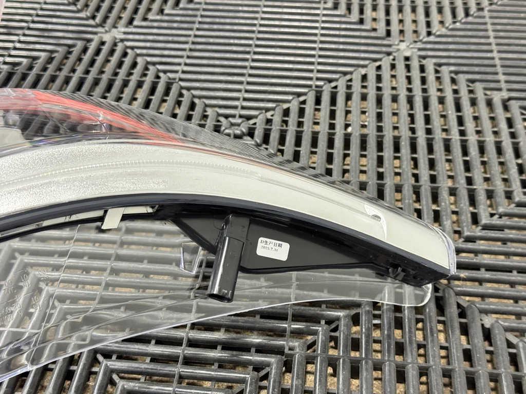 2008-2010 BMW E60 5-Series Facelift Replacement Headlight Lenses w/ LED Brow