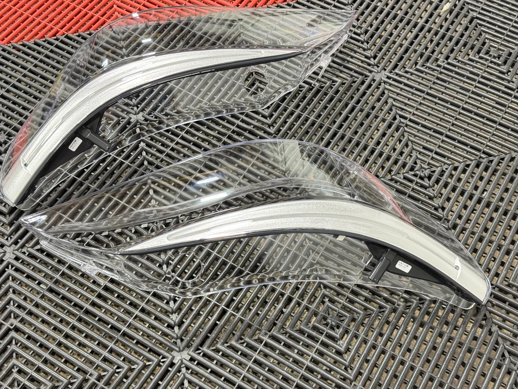 2008-2010 BMW E60 5-Series Facelift Replacement Headlight Lenses w/ LED Brow