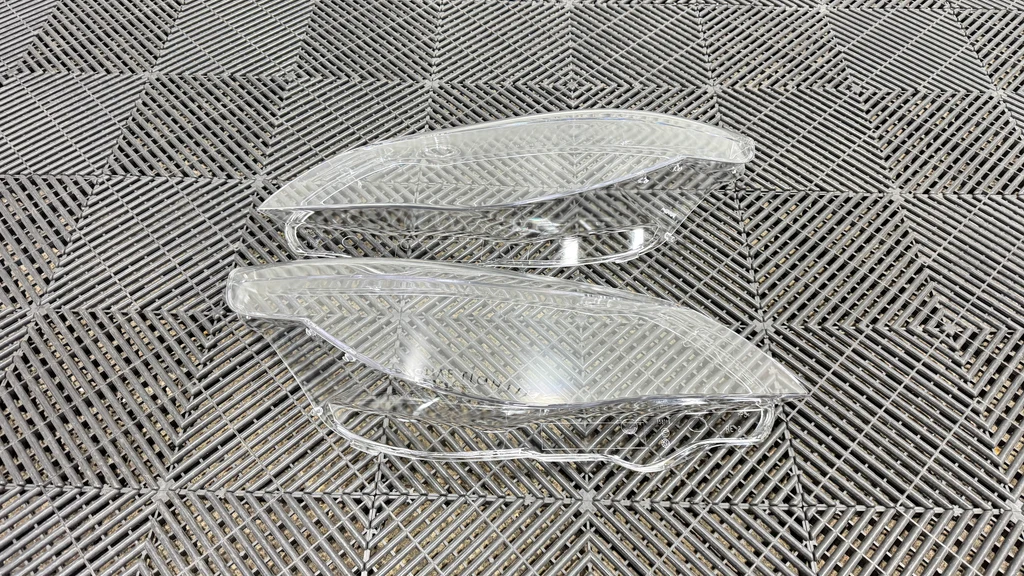 2008-2010 BMW E60 5-Series Replacement Headlight Lenses w/o LED Brow