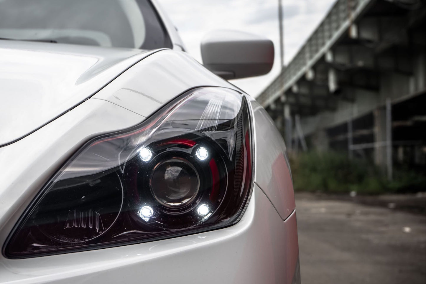 Panamera 1.0 (White/Amber LED Switchback)
