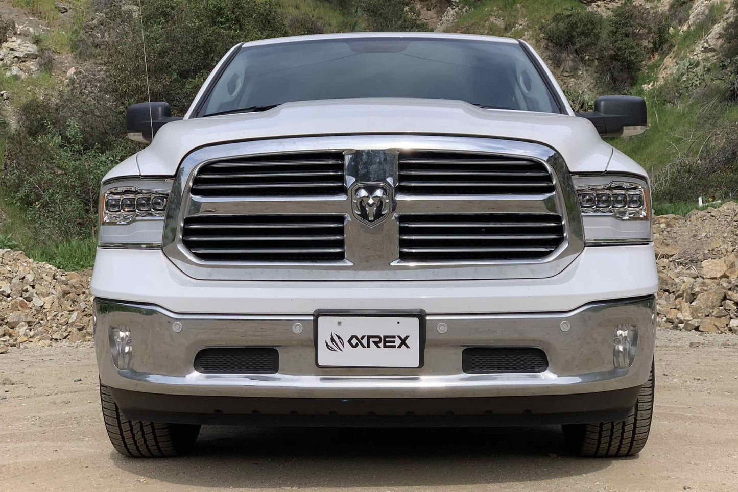 Adaptador: Dodge Ram (09-18) para camionetas con faros delanteros de proyector OEM (juego)