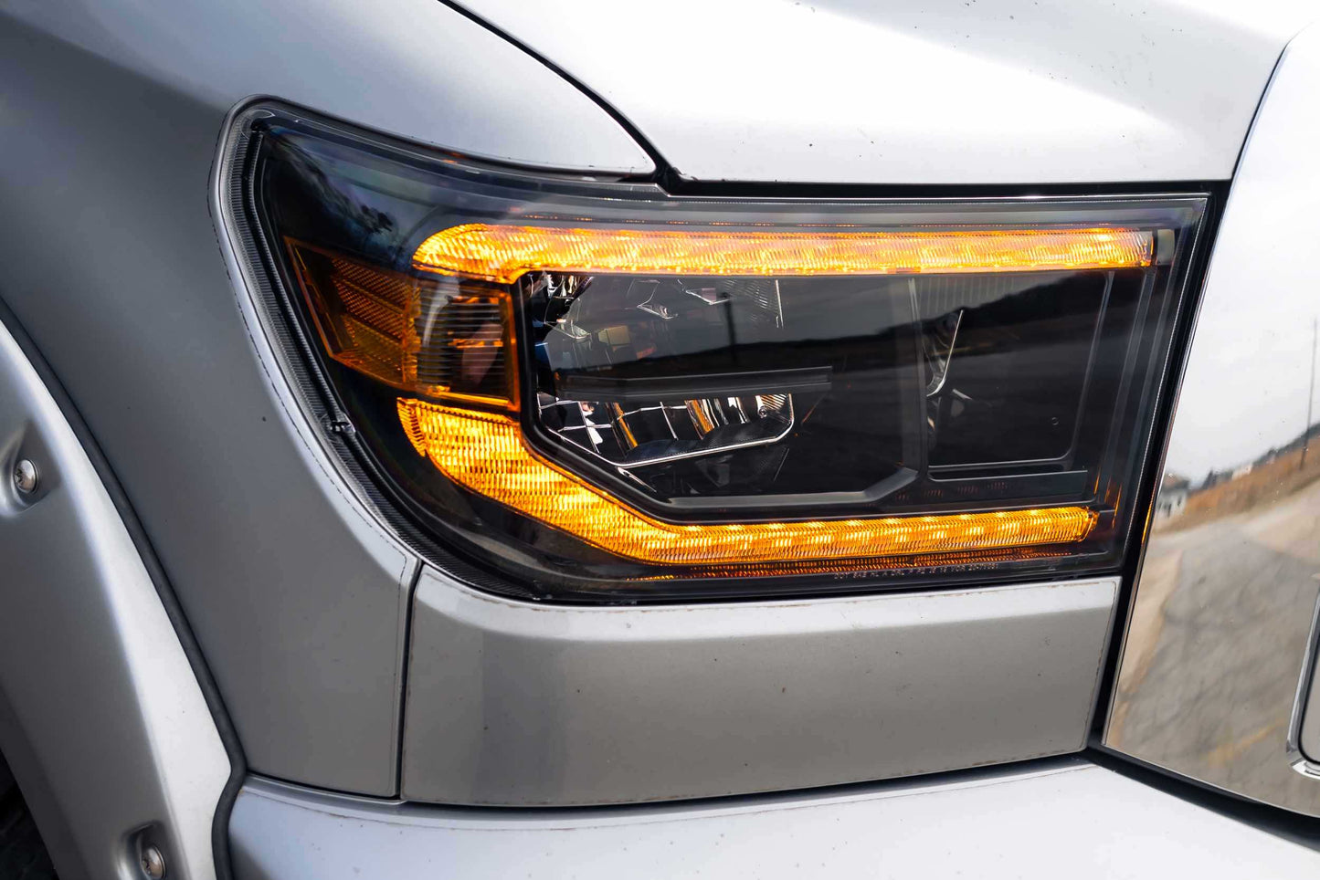 2007-2013 Toyota Tundra XB LED Headlights (Amber DRL)