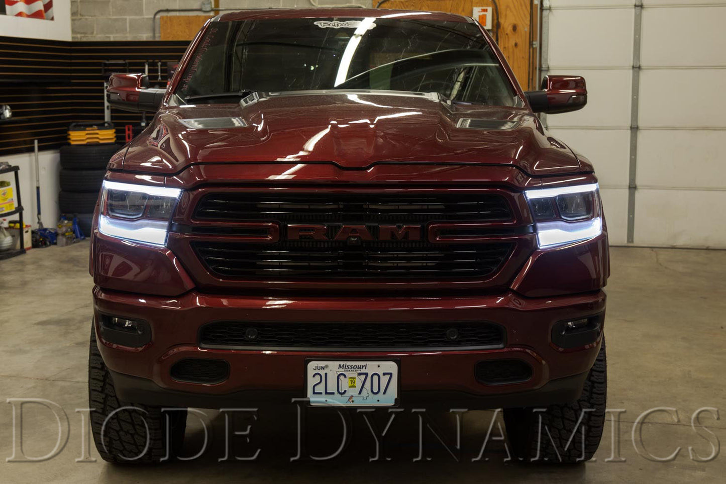 Placas LED DRL RGBW para Ram 1500 Midline 2019-2021